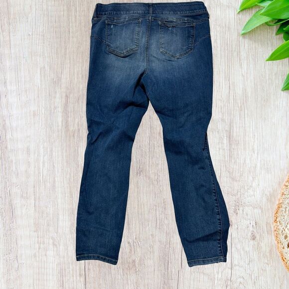 Torrid Womens Bombshell Skinny Premium Stretch Jeans Size 18S  SHORT Distressed‎ - Picture 4 of 11